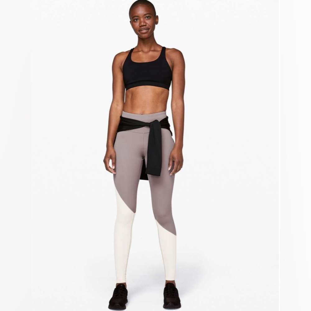 Lululemon Speed Wunder Tight *Asym, nulux
Half Moon / Light Chrome